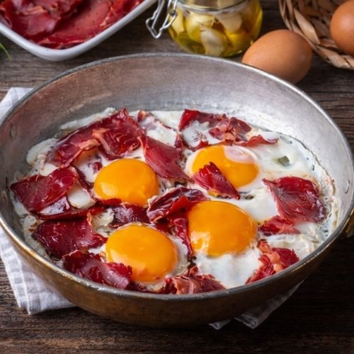 Pastırmalı Sahanda Yumurta